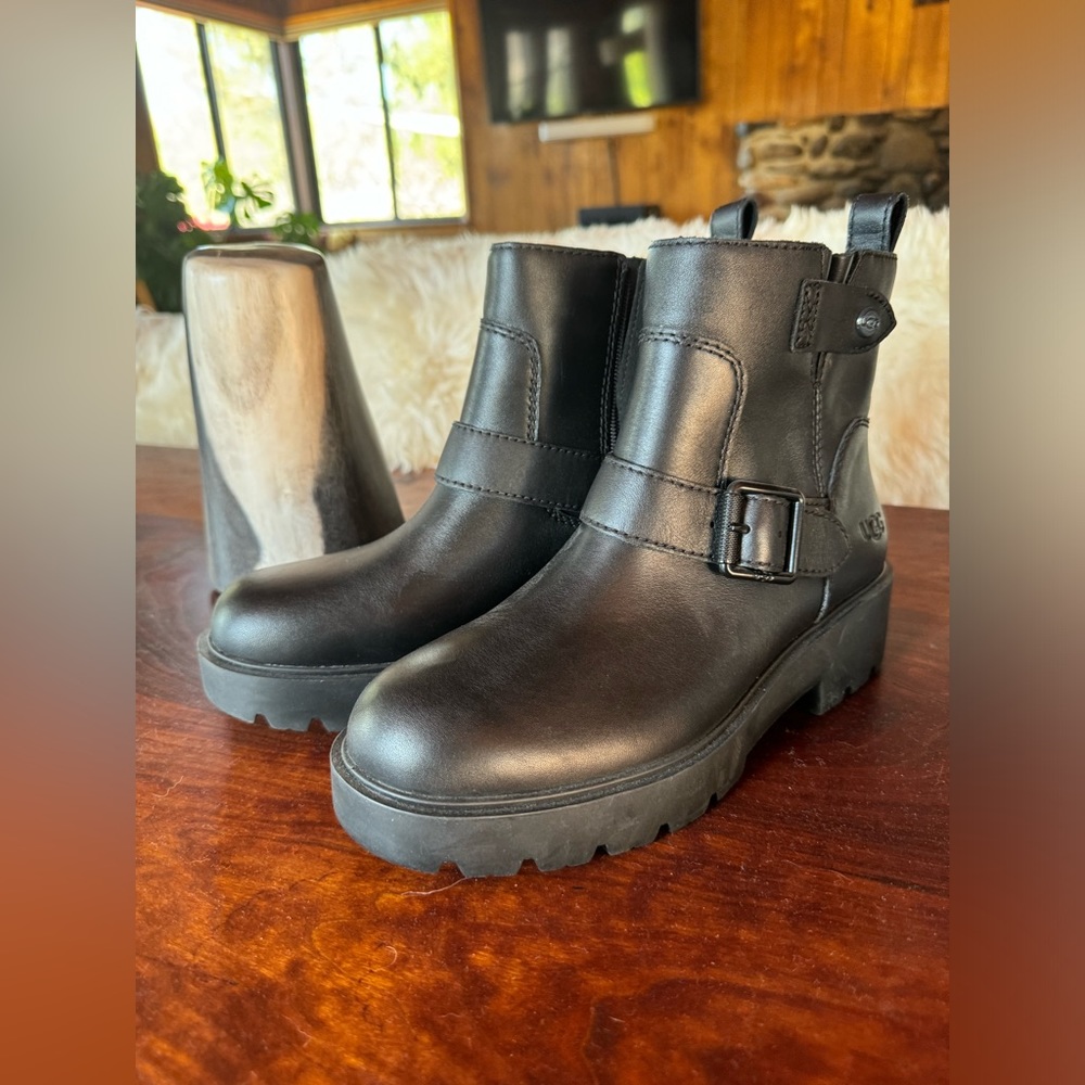 UGG Saoirse Boots leather lug sole